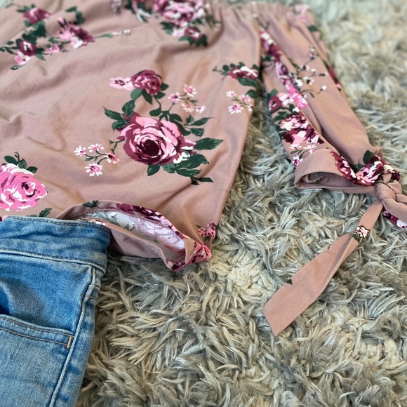 Mauve floral top with arm bow detail - Picture 2 of 3